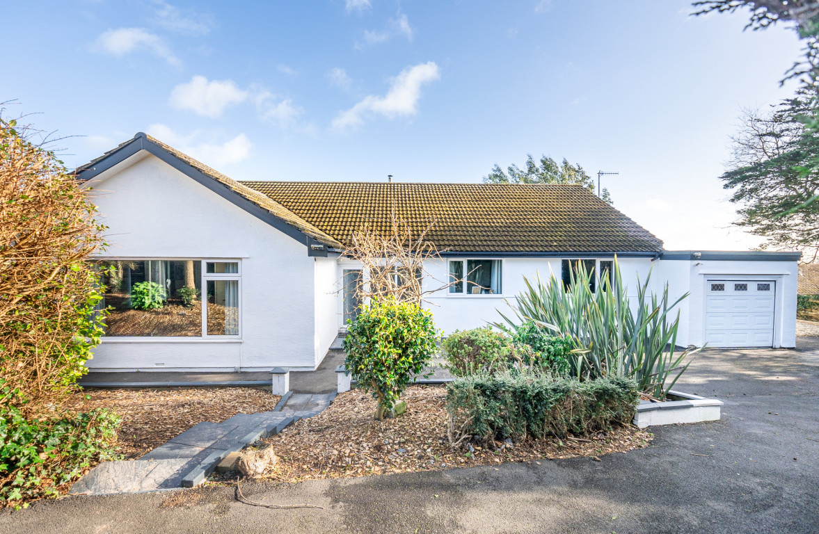 Cowley Groves 6 Rosedene Close, Birch Hill, Onchan, IM3 3HU