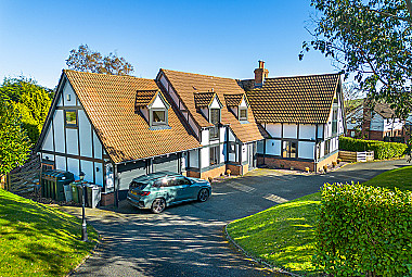 Ravenswood, 27 Farmhill Park, Douglas, IM2 2EE